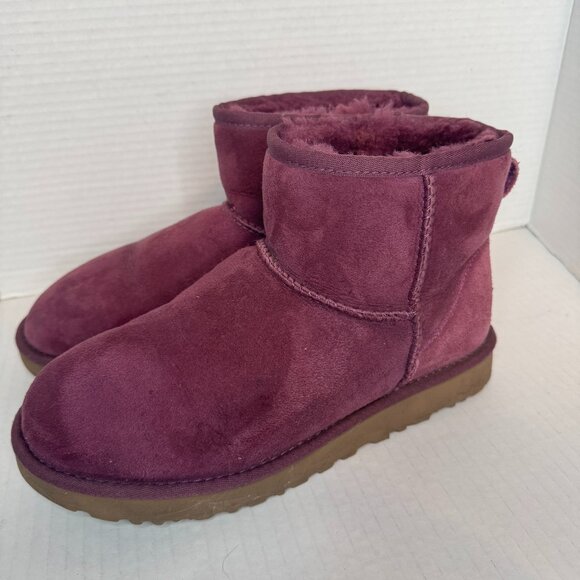 UGG Boot - Picture 1 of 8